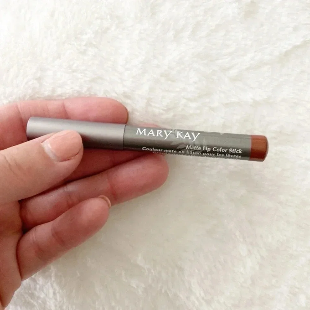 Mary Kay bundle highlighting powder, matte lip color stick, & cheek color, brush